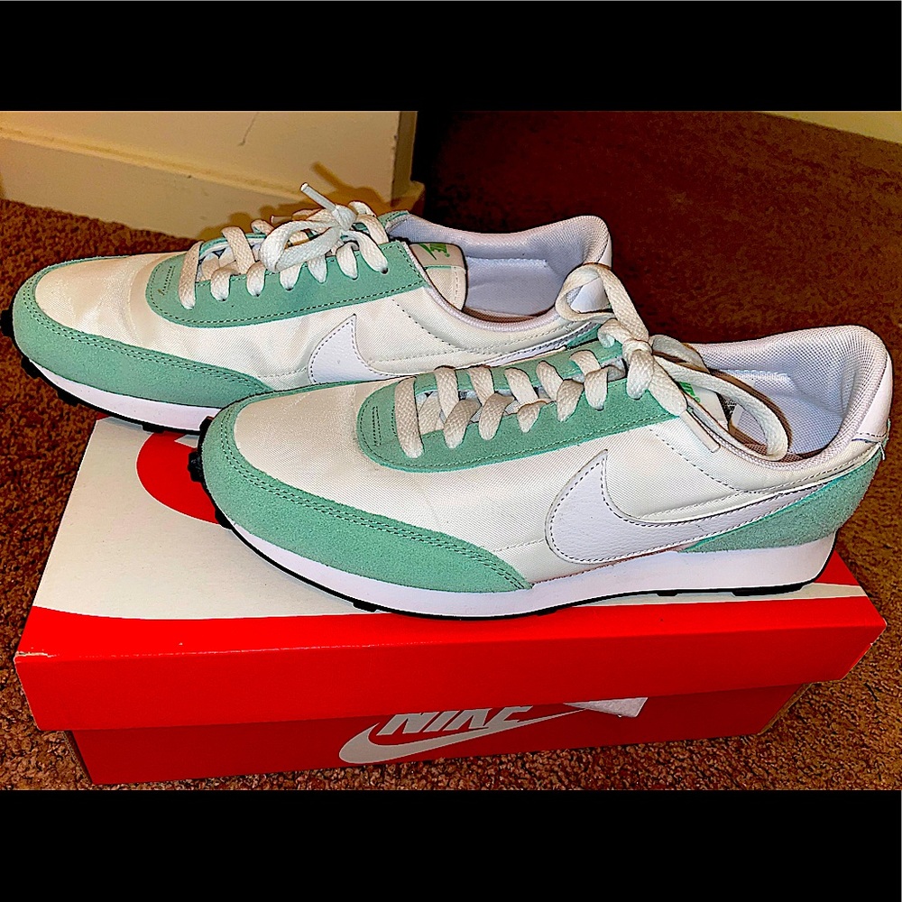 Nike Daybreak Women Sz 9